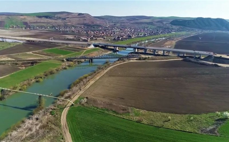 Ritm alert pe un tronson din Autostrada Transilvania. Va fi gata în vară, dar riscă să nu fie inaugurat