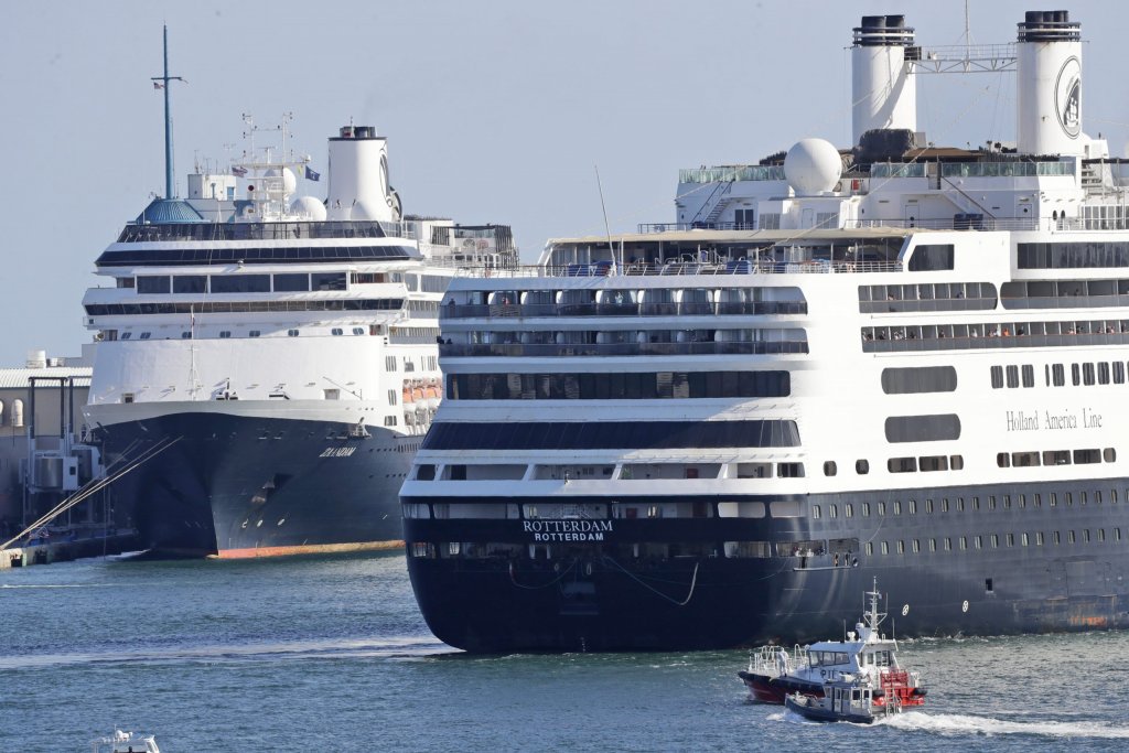 20 de cetăţeni români se află la bordul navelor de croazieră Zaandam şi Rotterdam unde au fost depistate cazuri de COVID-19