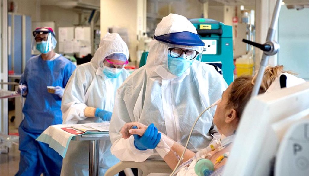 Medic militar aflat în prima linie la Suceava: "Într-o terapie cu 30 de bolnavi cu saturaţie sub 60% şi 10 ventilatoare... pe cine intubăm?"