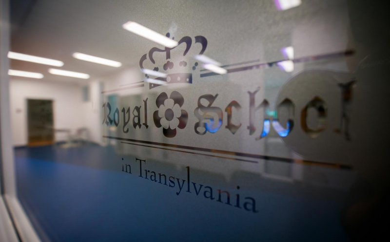 Elevii de la Royal School le-au mulţumit medicilor care luptă împotriva coronavirusului