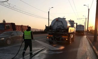 Străzile și trotuarele din Cluj-Napoca, spălate cu apă și detergent. Programul pentru luni