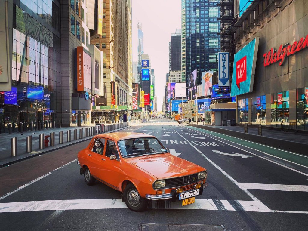 Şedinţă foto cu o Dacie 1300, în centrul New York-ului pustiit de Covid-19