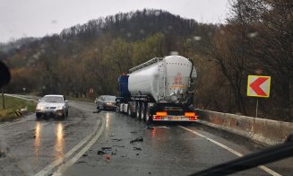 Accident cu două TIR-uri într-o localitate din Cluj