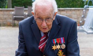Un veteran de aproape 100 de ani a strâns donaţii în valoare de 3 milioane de lire sterline pentru sistemul medical britanic