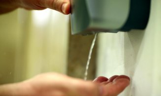 Coronavirus Cluj / Peste 1.480 de blocuri au montate dispozitivele cu dezinfectanți. Unii administratori le refuză