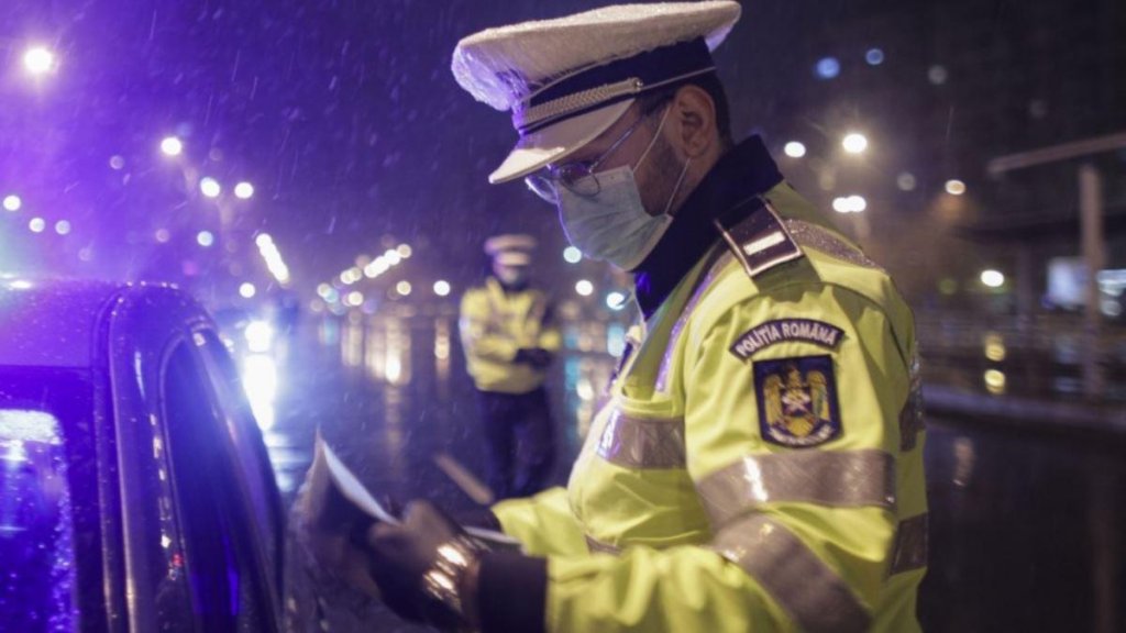 Poliţia Română, despre mersul la Înviere: "Cei care vor să meargă îşi riscă în primul rând sănătatea, apoi amenzi între 2.000 - 7.000 lei"