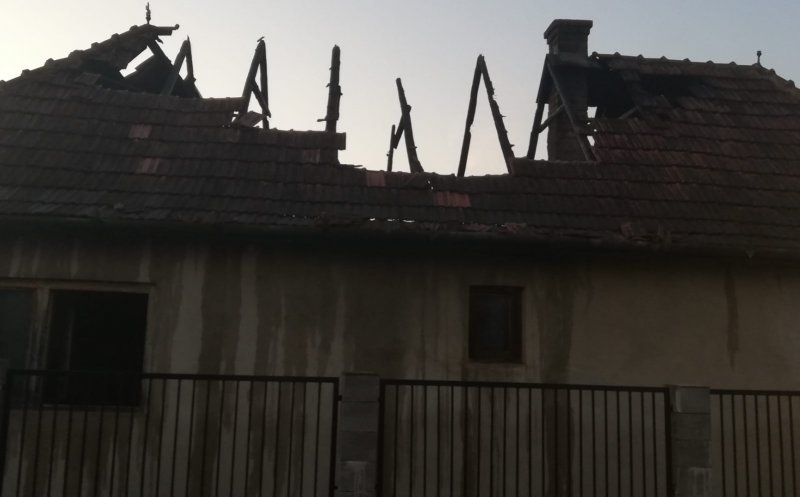 Incendiu la o casă din Iara