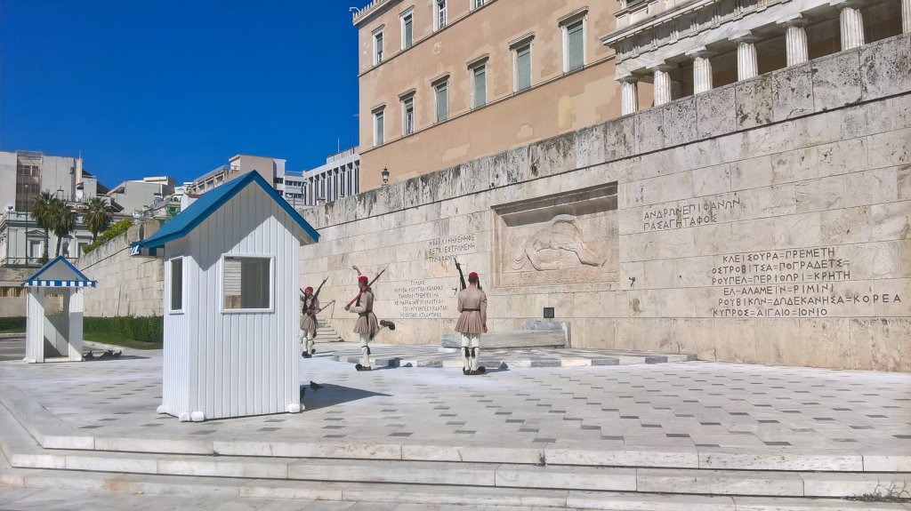 Grecia rezistă eroic în faţa pandemiei. Nu mai este "oaia neagră" a Europei