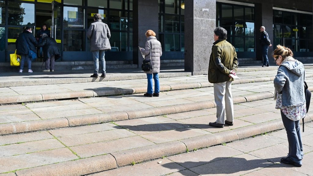 OMS a hotărât: "distanţarea socială” e un termen greşit. Începem "distanţarea fizică”