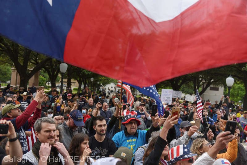 Încurajaţi de Donald Trump, mii de americani ies la proteste. Cer ridicarea măsurilor de izolare