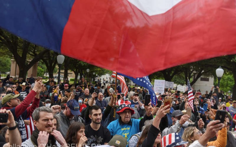 Încurajaţi de Donald Trump, mii de americani ies la proteste. Cer ridicarea măsurilor de izolare