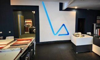 Un furnizor clujean de materiale publicitare a trecut la folii pentru viziere