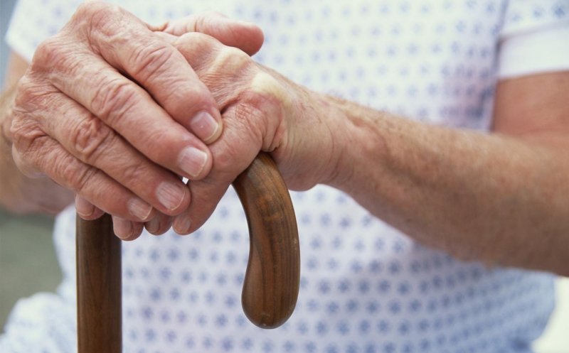 Solicitare de liniştire a populaţiei în legătură cu izolarea persoanelor de peste 65 de ani