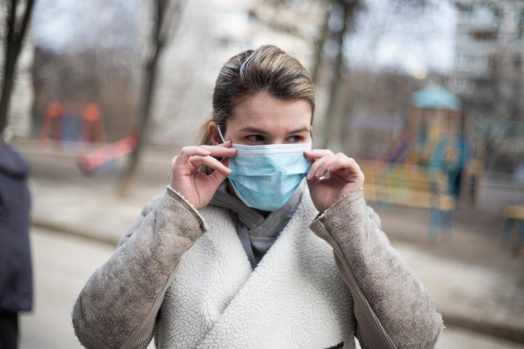 Coronavirus/ Toți românii vor purta mască în spații publice și pe transportul în comun