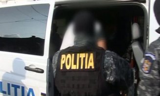Hoți prinși după un furt în două reprize. Au dat prima lovitură la prânz și s-au întors seara să mai ia ceva