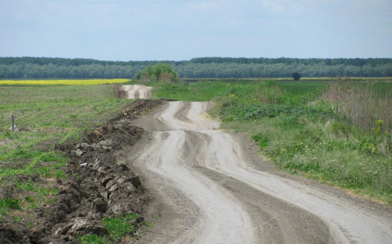 Harta drumurilor din România la început de 2020: 26.860 km pietruite şi de pământ, 866 km de autostradă