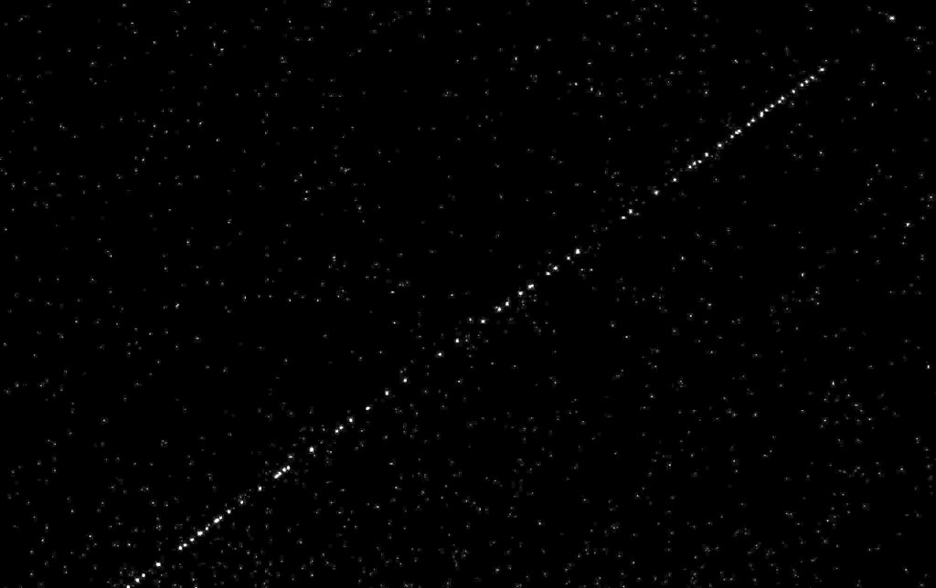 Sateliți Starlink, lansați de SpaceX pentru internet, pe cerul Clujului