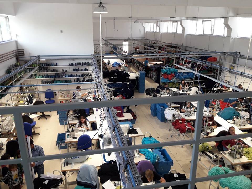 Ziua de Cluj | Fabrica Knox din Cluj s-a reprofilat. De la treninguri și  pijamale, la măști pentru firme