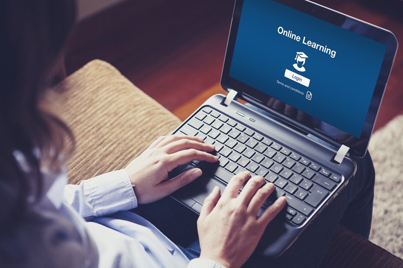 Universitatea Tehnică își mută cursurile și examenele pe internet