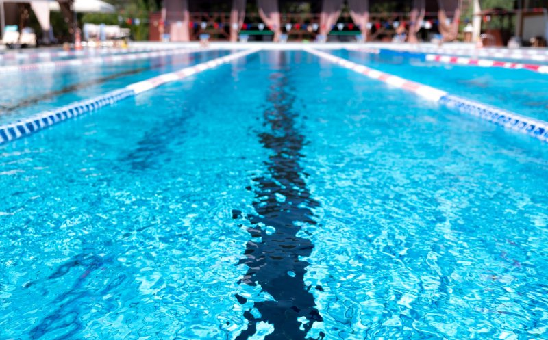 Poți lua coronavirusul din piscină? Ce spune profesorul Alexandru Rafila
