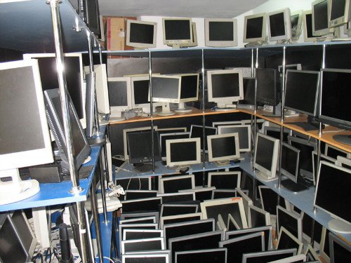 20 de ONG-uri propun recondiţionarea computerelor uzate drept o soluţie pentru accesul elevilor la educaţie