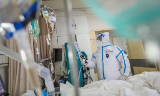 Mărturia unei clujeance infectată cu COVID-19: ”Simptomele au început cu cele mai cumplite dureri”