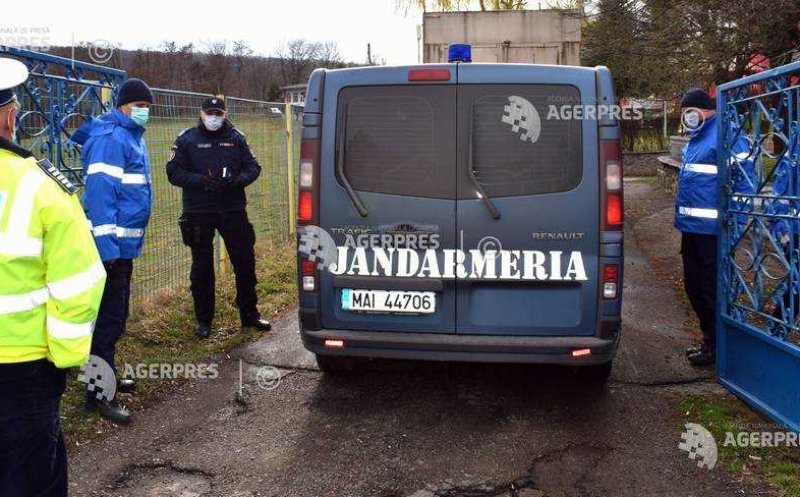 Într-o localitate din România cu risc epidemiologic de gravitate maximă, persoanele suspecte de COVID-19 se opun testării