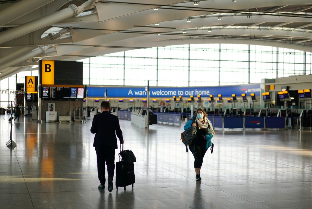 Marea Britanie va introduce carantina de 14 zile pentru toţi pasagerii sosiţi în ţară