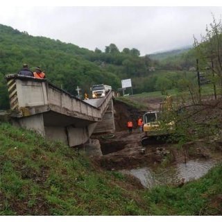 Cât va costa noul pod de la Valea Drăganului. “Vibra de-ți săreau plombele”