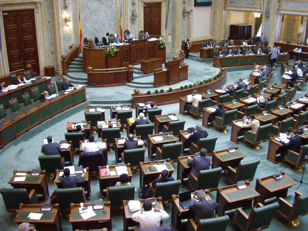Comisia juridică a Senatului a făcut amendamente la proiectul de lege al Guvernului privind starea de alertă