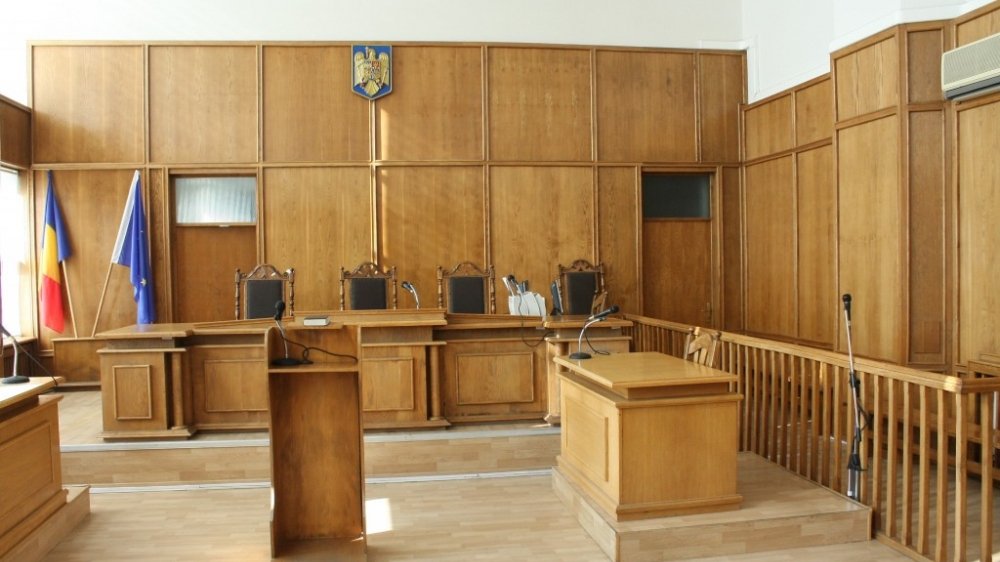 CSM: Măsuri pentru reluarea proceselor în instanţe - distanţare socială, videoconferinţe, săli de judecată dezinfectate periodic