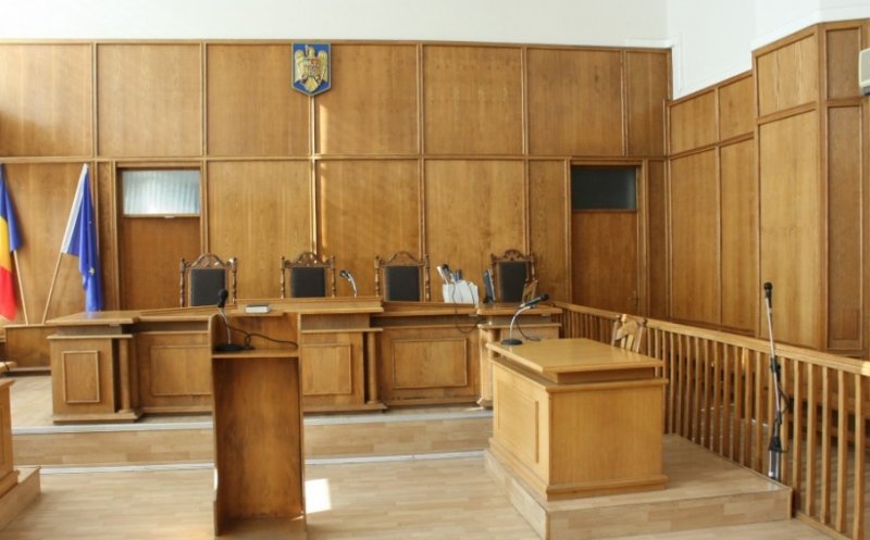 CSM: Măsuri pentru reluarea proceselor în instanţe - distanţare socială, videoconferinţe, săli de judecată dezinfectate periodic