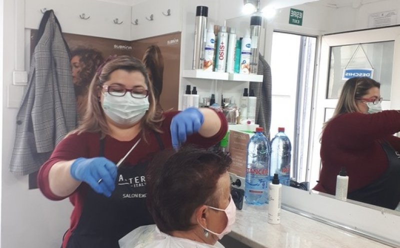 Cluj: Prima zi la coafor, după starea de urgenţă