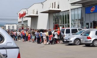 Prima zi de stare de alertă: Nebunie la Pepco Florești, cozi uriașe în afara și în interiorul magazinului, fără mască, fără distanță