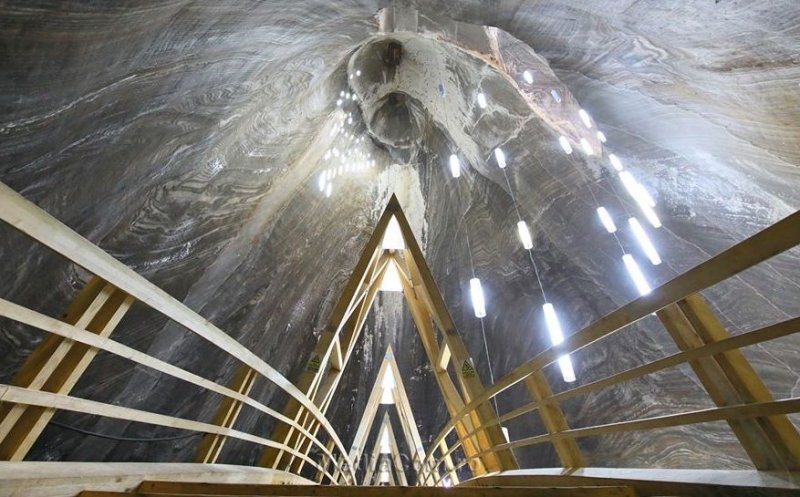 Salina Turda se redeschide de luni