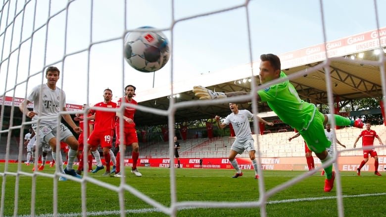 Germania se bucură de fotbal. Bayern Munchen a reluat sezonul cu o victorie în deplasare