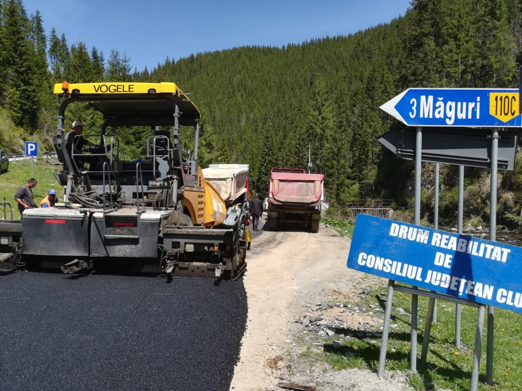 A demarat asfaltarea drumului județean Mărișel – Măguri Răcătău - Măguri