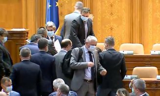 Doar cetăţenii obişnuiţi trebuie să respecte legea? În plenul Parlamentului fără distanțare socială şi fără mască