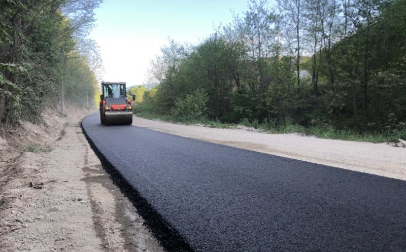 Lucrări de asfaltare pe drumul Băișoara – Săvădisla