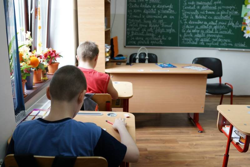 Anisie: Examenele şi cursurile de pregătire în şcoli se vor face sub supravegherea unui cadru medical