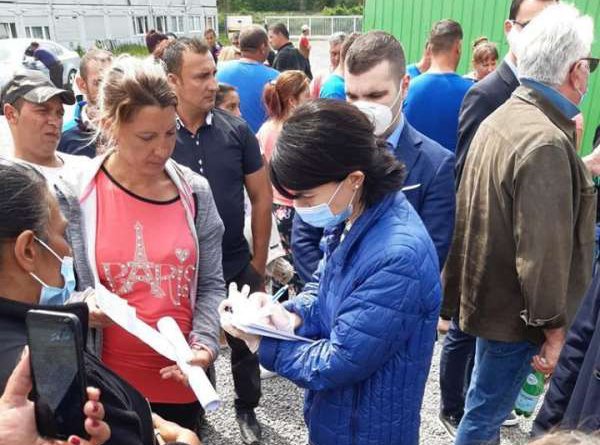 Sezonierii români de la ferma germană din Bornheim îşi vor primi salariile restante. Celor care doresc repatrierea li se vor acoperi costurile