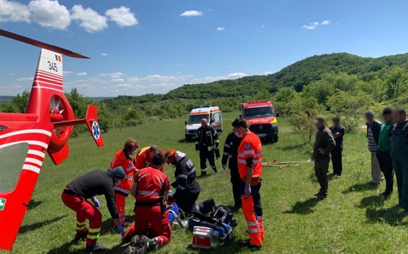 Accident de muncă într-o pădure din Cluj. Un tânăr a fost transportat la spital în comă