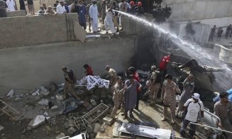 Există doi supravieţuitori ai accidentului aviatic din Pakistan