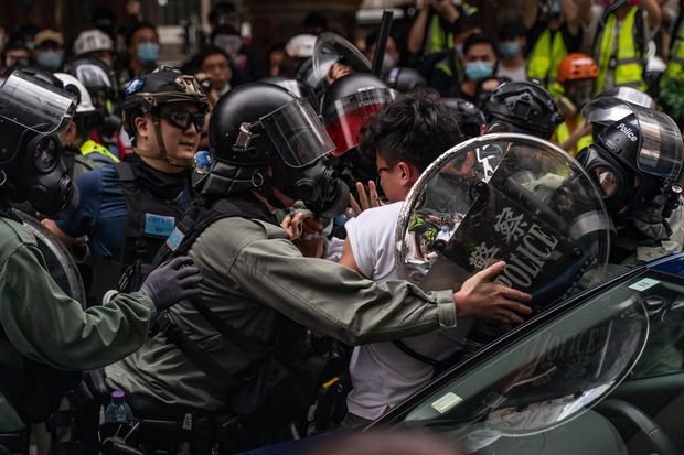 Miile de manifestanţi din Hong Kong denunţă un proiect de lege chinez care interzice "trădarea, secesiunea, revolta şi subversiunea"
