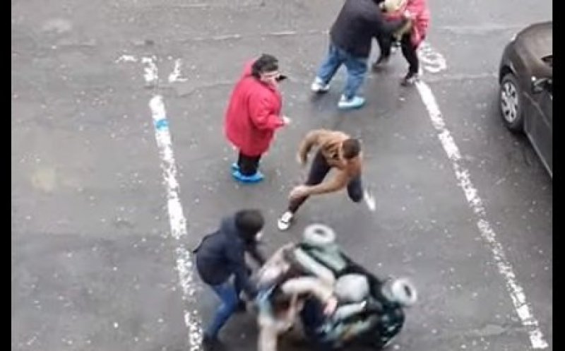 L-au găsit! Cine este cel care a agresat femeia în scaun cu rotile din Piața Mărăști