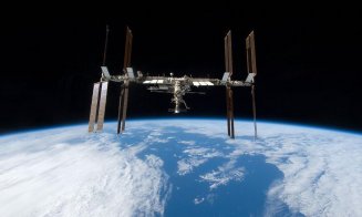 Capsula SpaceX Crew Dragon s-a cuplat cu succes la Staţia Spaţială Internaţională