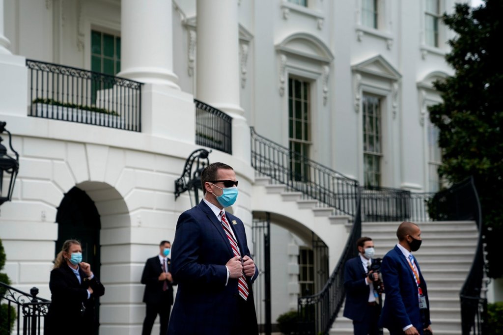 Alertă de grad 0 la Casa Albă. Preşedintele Trump a fost dus de Serviciile Secrete într-un buncăr
