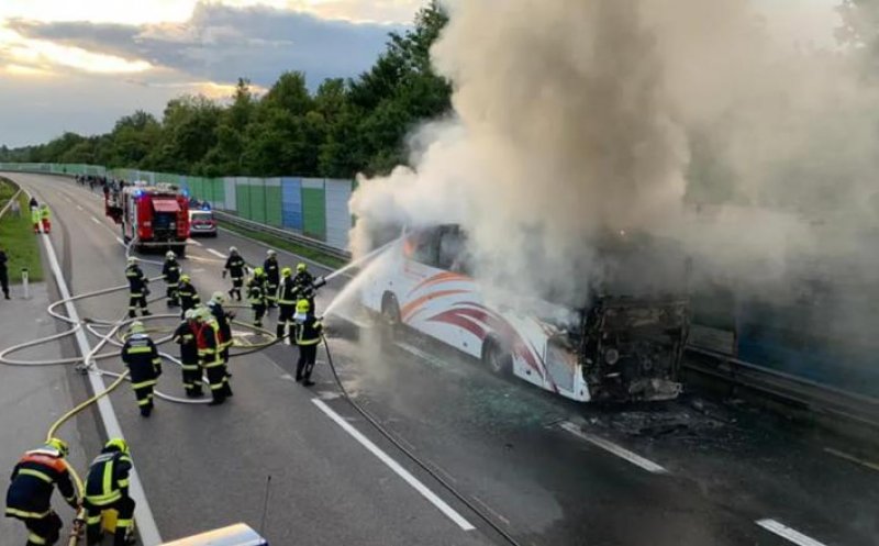 Un autocar cu 49 de români a luat foc pe autostradă, lângă Viena
