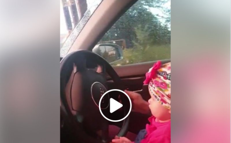 Un şofer clujean s-a jucat cu viaţa fetiţei sale de câteva luni. I-a pus volanul în mână şi a filmat gestul inconştient