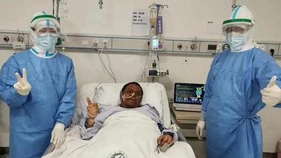 Val de furie în China după ce medicul din Wuhan a cărui piele şi-a schimbat peste noapte culoarea a murit de coronavirus